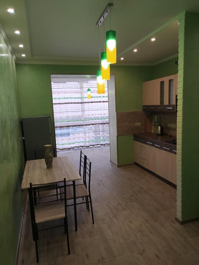 Апартаменты По Панаса Мирного. Khmelʼnytsʼkyy Exterior foto